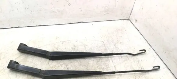 Nissan Pathfinder R51 Front wiper blade arm