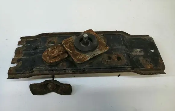 Jeep Grand Cherokee (WK) Spare wheel mounting bracket 