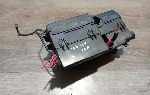 Volvo V50 Fuse box set 30745885 8688040 318789120
