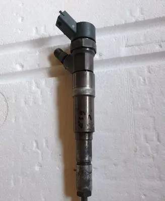 BMW 5 E39 Fuel injector 0445110029