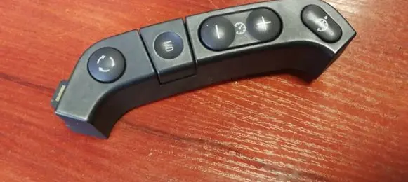 Steering wheel buttons/switches