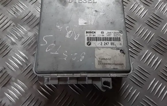 BMW 5 E39 Engine control unit/module 2247891 0281001373