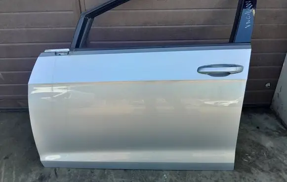 Volkswagen Golf VII Front door