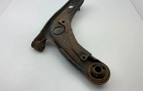 Toyota Yaris Front lower control arm/wishbone