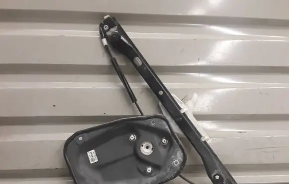Volkswagen Golf Plus Rear window lifting mechanism without motor 1K4839462A