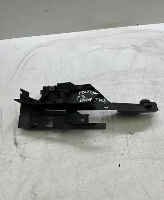Ford Focus Fender mounting bracket BM51A02476AE