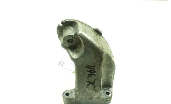 Mercedes-Benz CLS C218 X218 Engine mounting bracket A6422235404