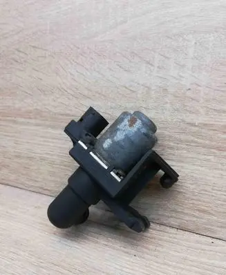 BMW 3 E36 Coolant heater control valve 8375443 1147412138