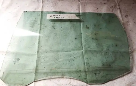 Volvo V50 Rear door window glass as2
