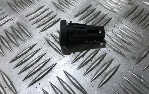 Ford Mondeo Mk III Tailgate opening switch d3l0a