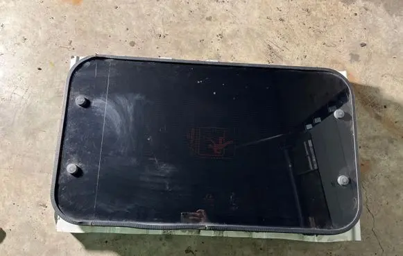 Iveco Daily 6th gen Sunroof glass
