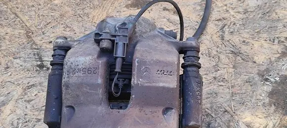 Mercedes-Benz E W212 Front brake caliper A2125401605