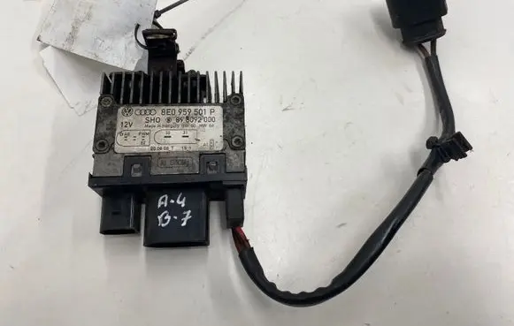 Audi A4 S4 B7 8E 8H Coolant fan relay 8E0959501P