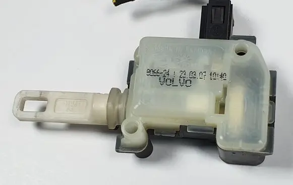 Volvo C70 Fuel tank cap lock 8066-24