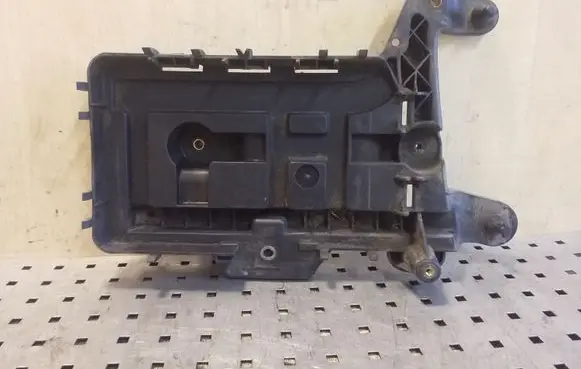 Volkswagen Touran I Battery tray 1K0915333B