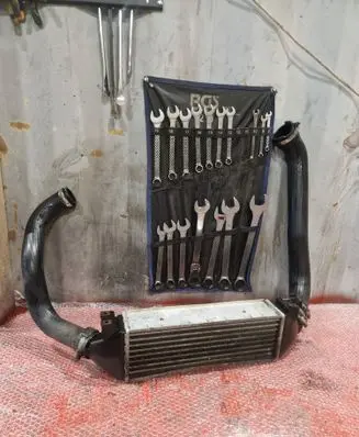 Ford Transit Intercooler radiator YC159L440BE 10DEC2008 YC159F440BF