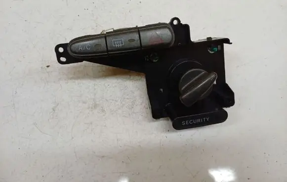 Toyota Yaris Hazard light switch