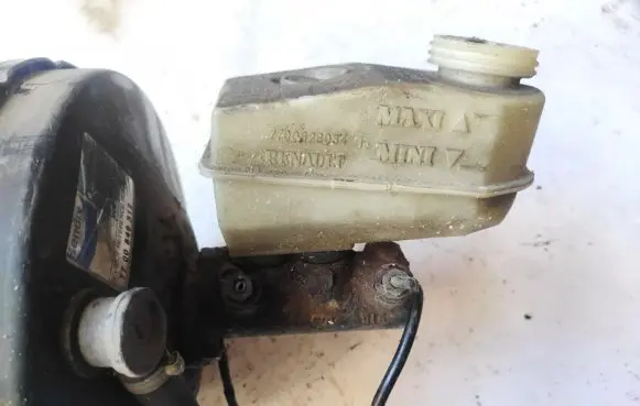 Renault Megane I Master brake cylinder 7700828034f 7700849312