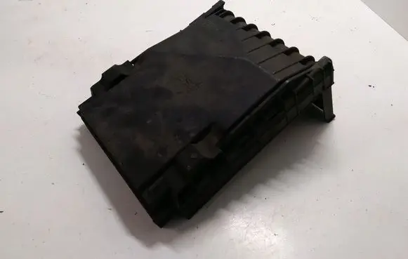 Volkswagen PASSAT B6 Fuse box cover 1K0937132F