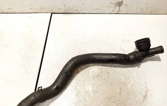 Engine coolant pipe/hose