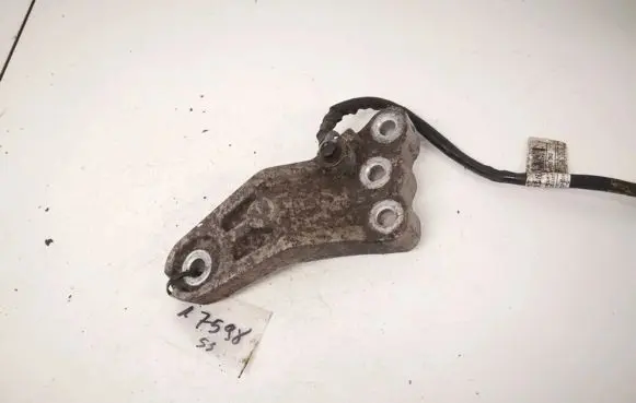 Engine mounting bracket