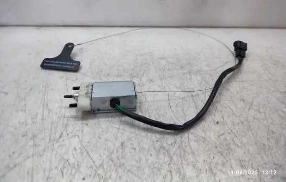 Fuel tank cap lock
