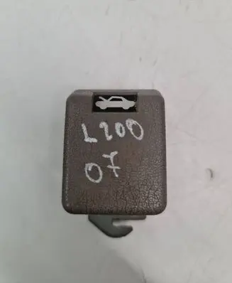 Mitsubishi L200 Engine bonnet (hood) release handle