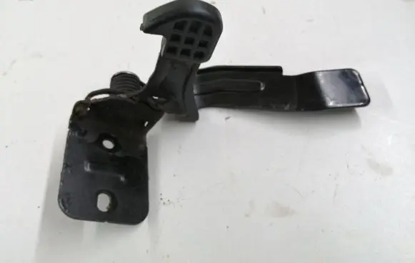 Nissan Qashqai Engine bonnet (hood) release handle