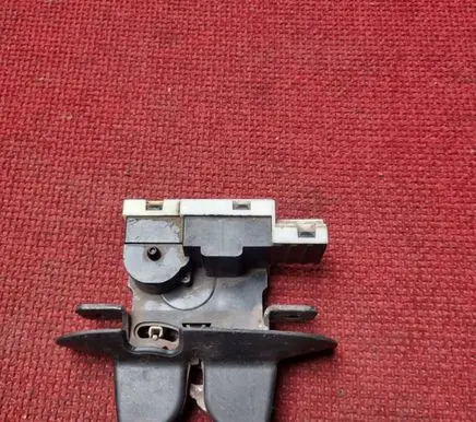 Renault Laguna II Tailgate/trunk/boot lock/catch/latch 8200000298
