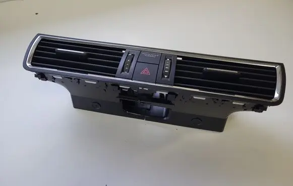 Seat Toledo IV (NH) Dash center air vent grill