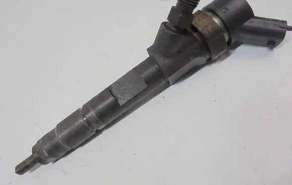 Renault Megane II Fuel injector 8200100272