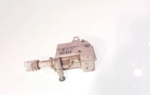 Volkswagen PASSAT B5 Fuel tank cap lock 3B0810773A 3B0959782