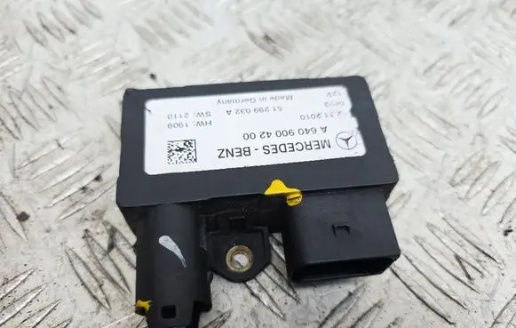 Mercedes-Benz A W169 Glow plug pre-heat relay A6409004200