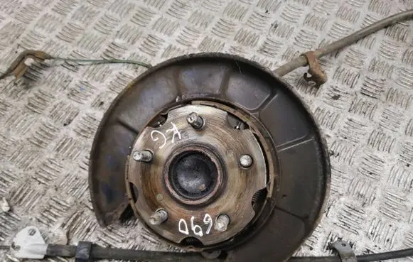Toyota RAV 4 (XA40) Rear wheel hub