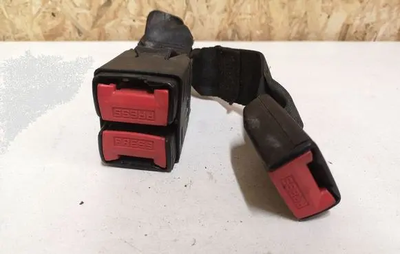 Renault Laguna I Middle seatbelt buckle (rear) 5502388AA