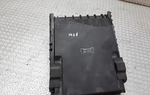 Volkswagen Eos Fuse box cover 1K0937132F