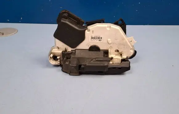 Skoda Octavia Mk3 (5E) Front door lock 5E2837016 527680