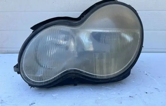 Mercedes-Benz C W203 Headlight/headlamp A2038200161 0301166201