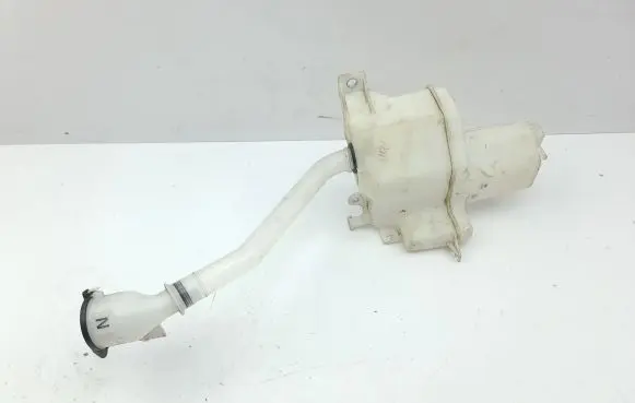 Toyota RAV 4 (XA50) Windshield washer fluid reservoir/tank