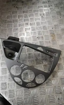 Ford Focus Radio/GPS head unit trim 98aba046a04ar