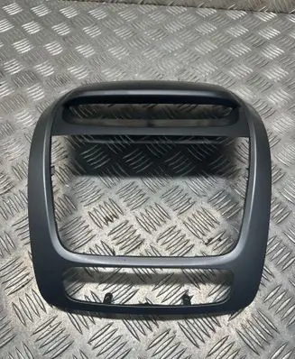 Radio/GPS head unit trim