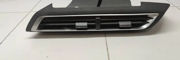 Peugeot 5008 II Dash center air vent grill 9814075577