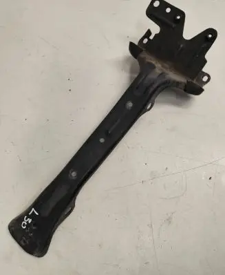Volkswagen Touareg I Radiator support slam panel bracket 7L0805799