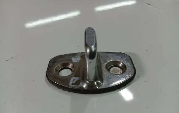 Skoda Fabia Mk2 (5J) Front door lock loop/hook striker