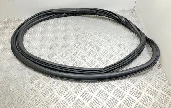 Audi Q3 F3 Front door rubber seal 83A831721A