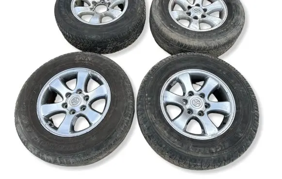 Toyota Land Cruiser (J120) R17 alloy rim 