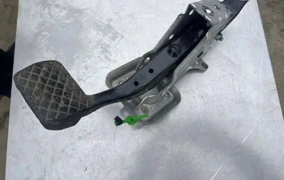 Volkswagen Touran I Brake pedal 1t1723057k