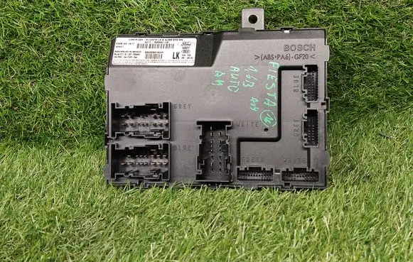 Ford Fiesta Comfort/convenience module AV1T15K600LK F005V01577