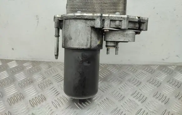 Land Rover Discovery 3 - LR3 Oil filter mounting bracket 4R8Q6C711DA