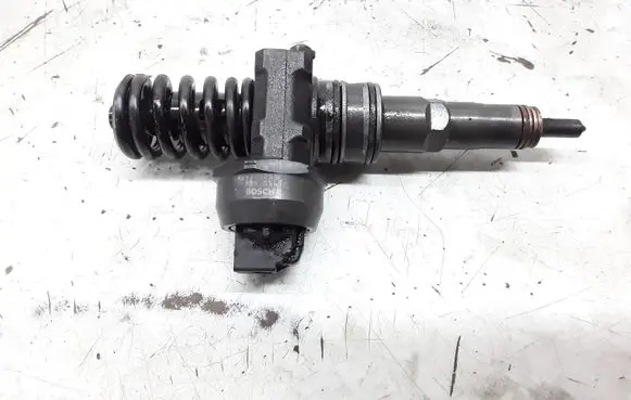 Skoda Octavia Mk2 (1Z) Fuel injector 0414720215 038130073AG